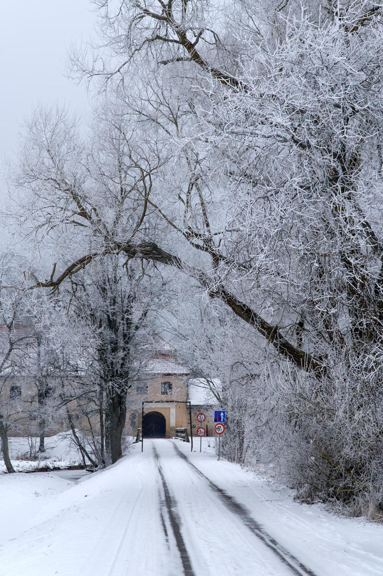 Slokenbekas Muiza Hotel Milzkalne Exterior foto